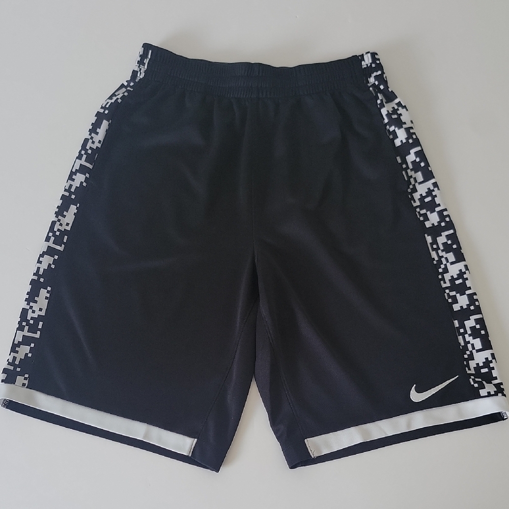 Nike Dri-FIT Black White Elastic Waist Athletic Basketball Soccer Shorts Boys XL - Picture 2 of 5
